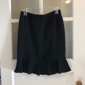 ✨EUC✨ INC • Black Circle Hem Midi Skirt